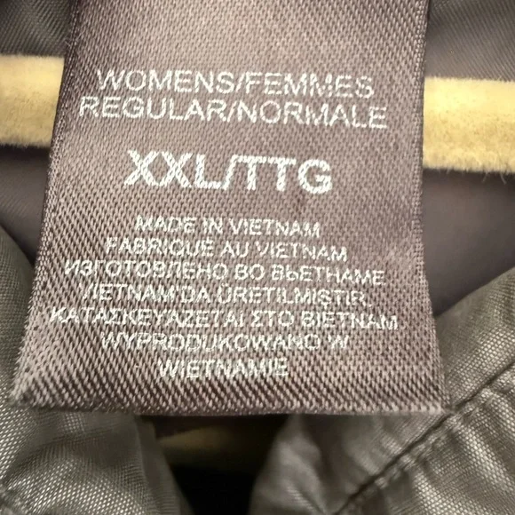 The North Face Women's Silver Puffer Vest - Picture 3 of 3